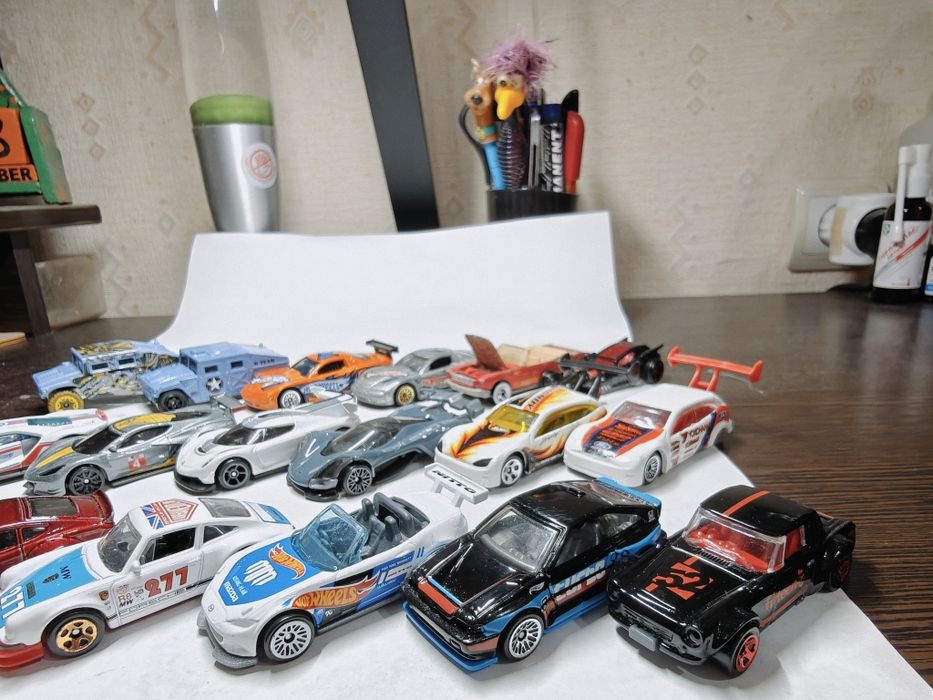 Машинки модели hot wheels matchbox Porsche Mazda Honda Datsun Ford