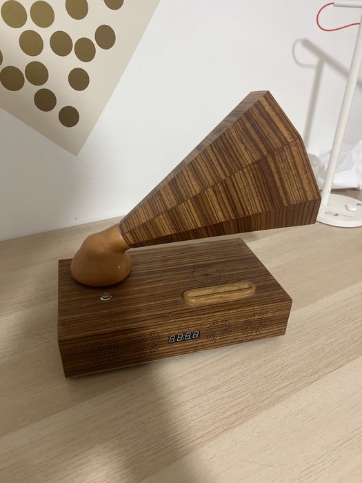 Колонка програвач в дереві