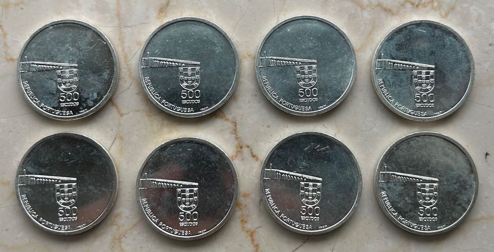 Lote de 8 moedas de prata de 500 escudos «Retorno de Macau à China»