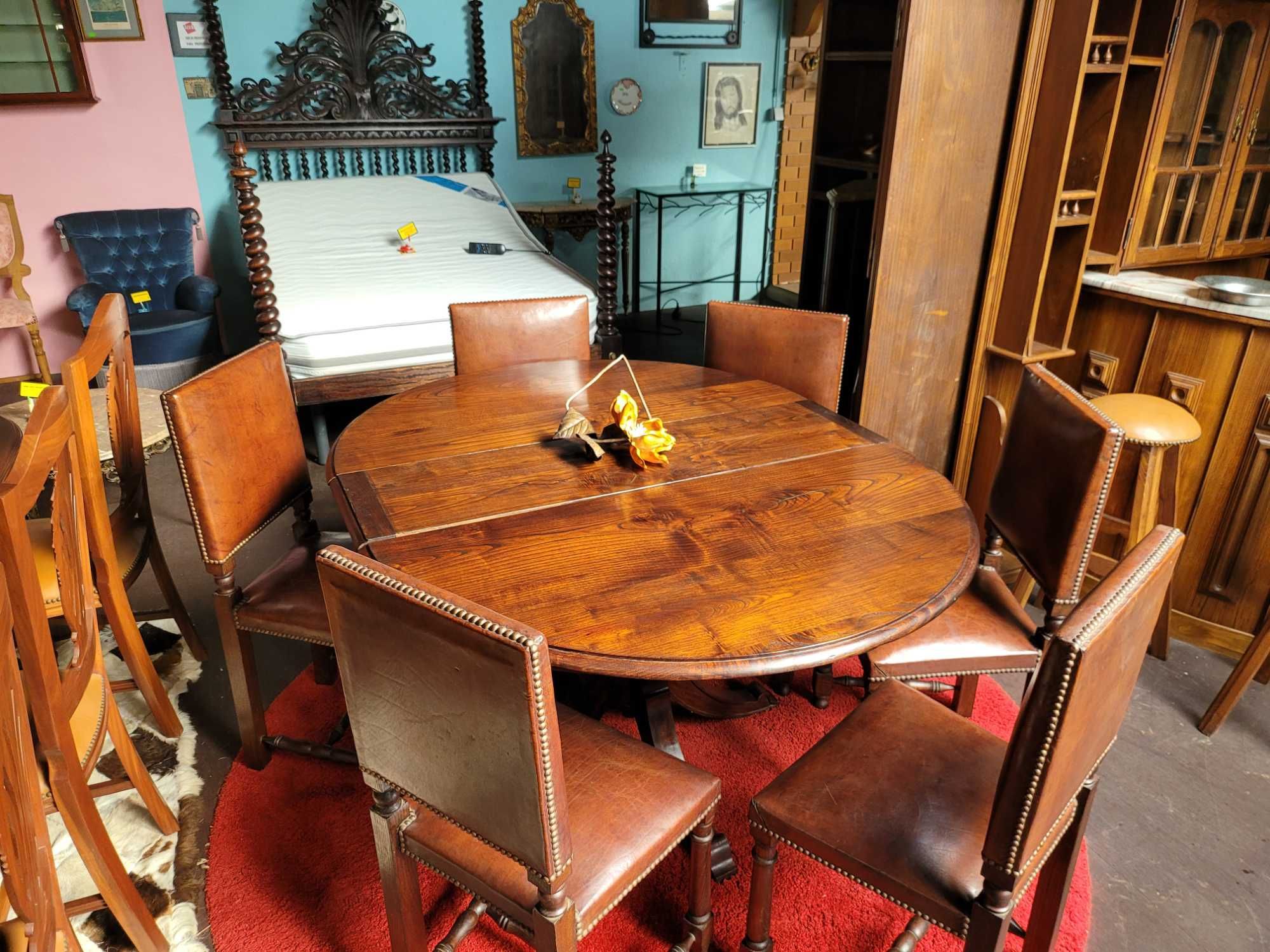 Cadeiras de sala em madeira maciça e couro - Muito bom est