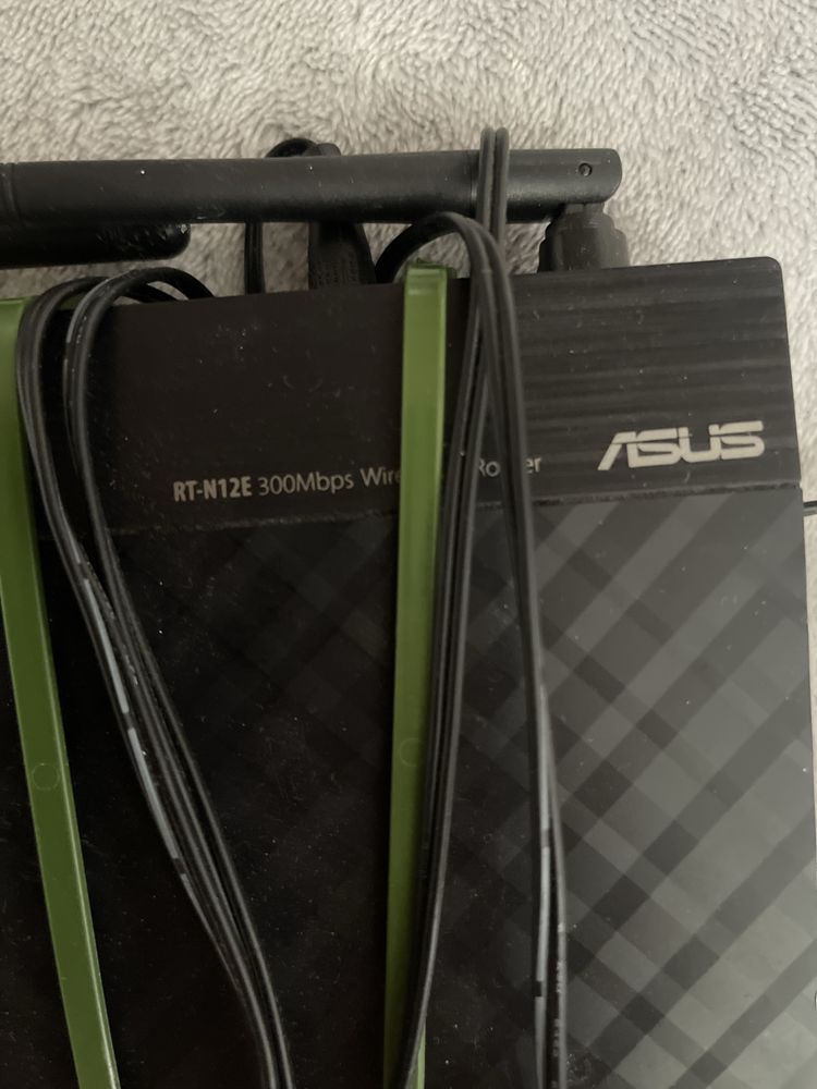 Router Asus RT-N12E siec wi fi w domu