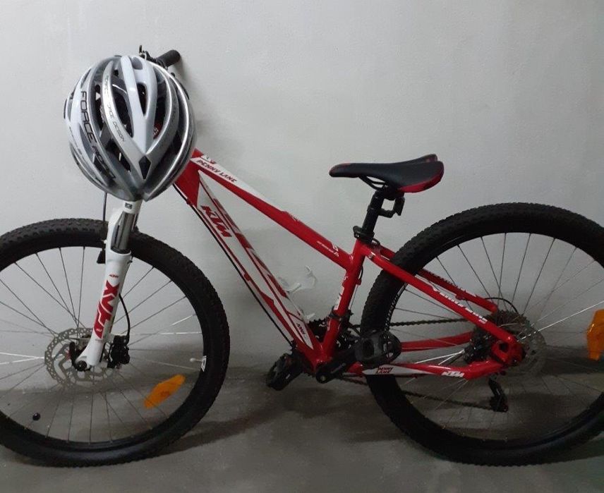 Bicicleta e capacete Marca KTM Penny Lane
