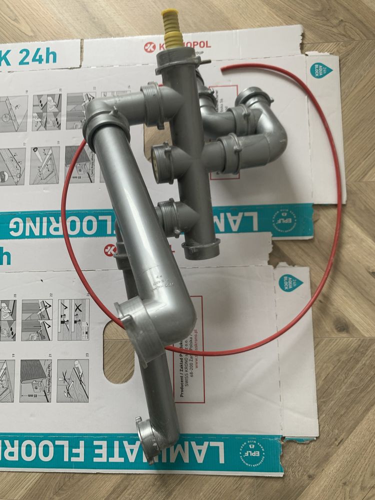 Zlew narożny z ociekaczem, chrom, rury plastikowe, bez uszkodzeń