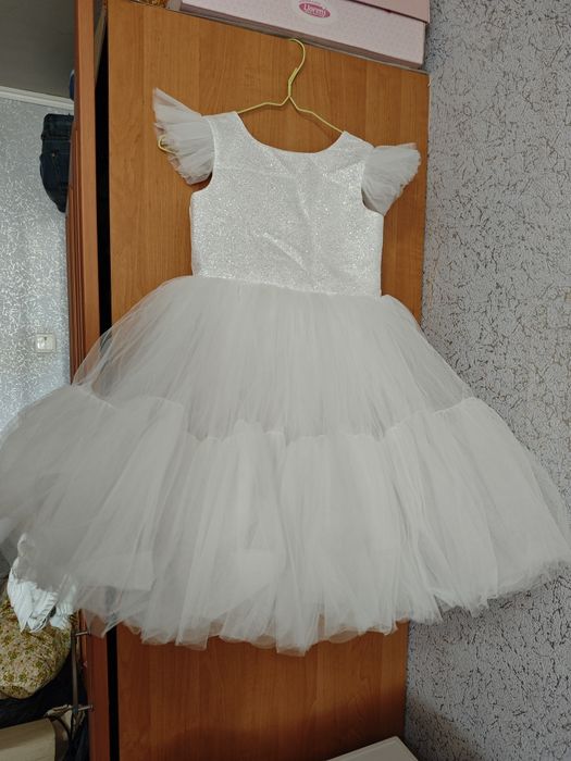 Святкова сукня для дівчинки