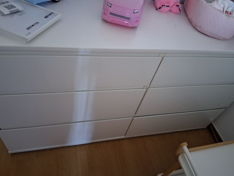 Vendo cómoda  esta a funcionar. Esta a fechar todas as gavetas