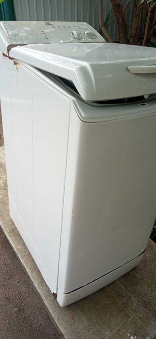 Продам пральну машину Indesit на запчастини