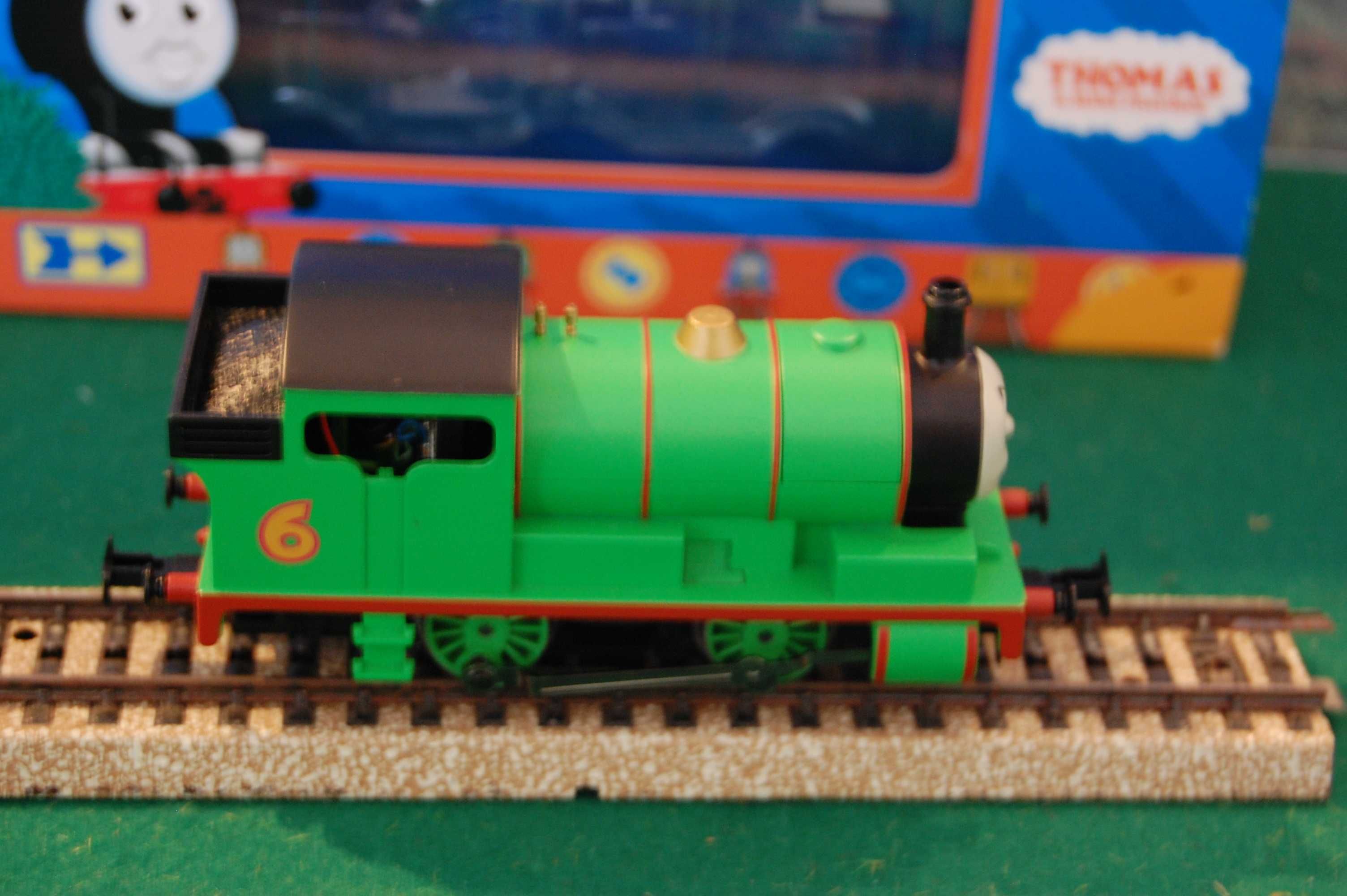 Märklin - locomotiva Percy, amiga do Thomas com 3 vagões cisternas