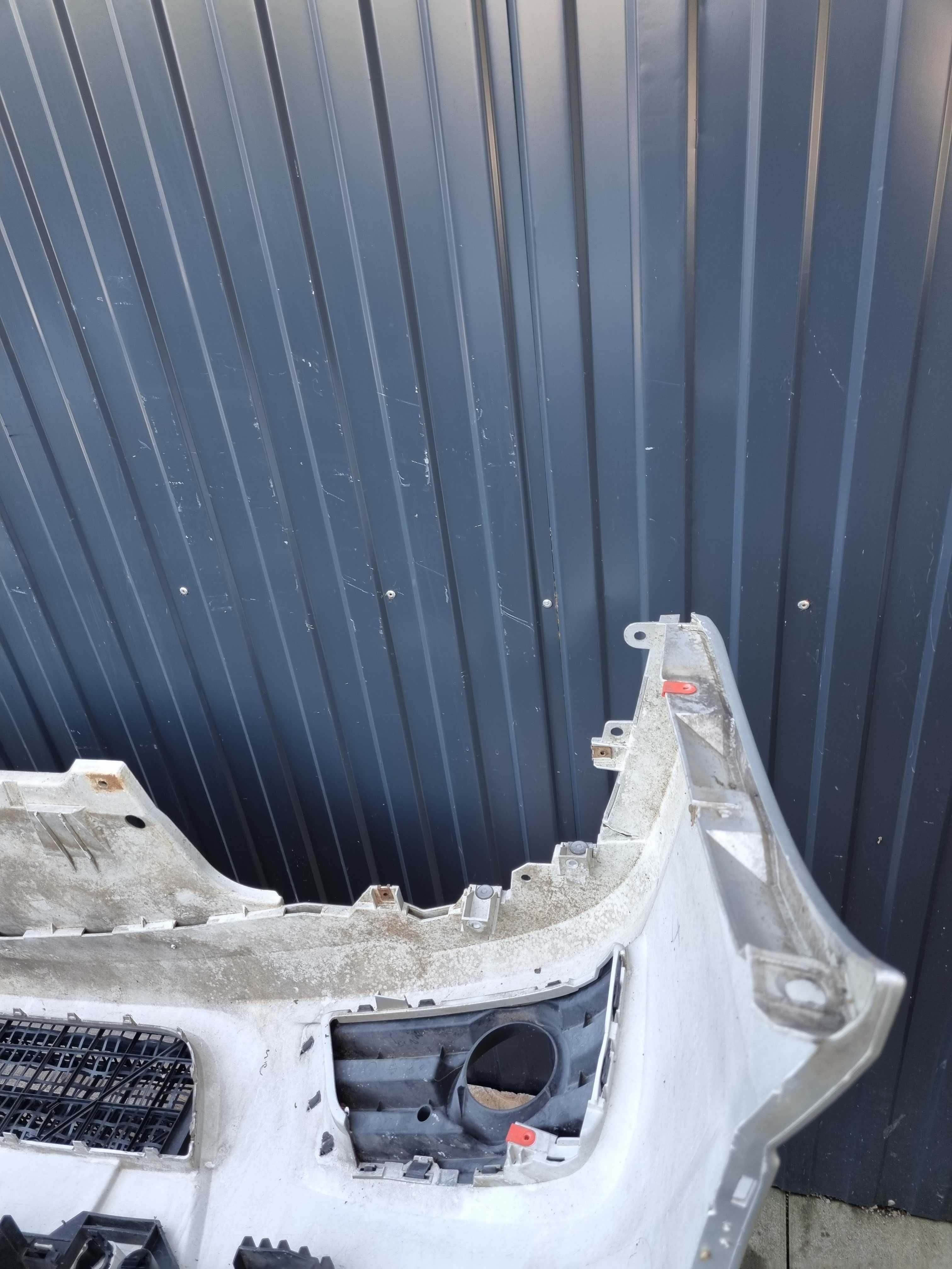 Opel Vectra C Lift Zderzak Przód 4 PDC Kolor Z157