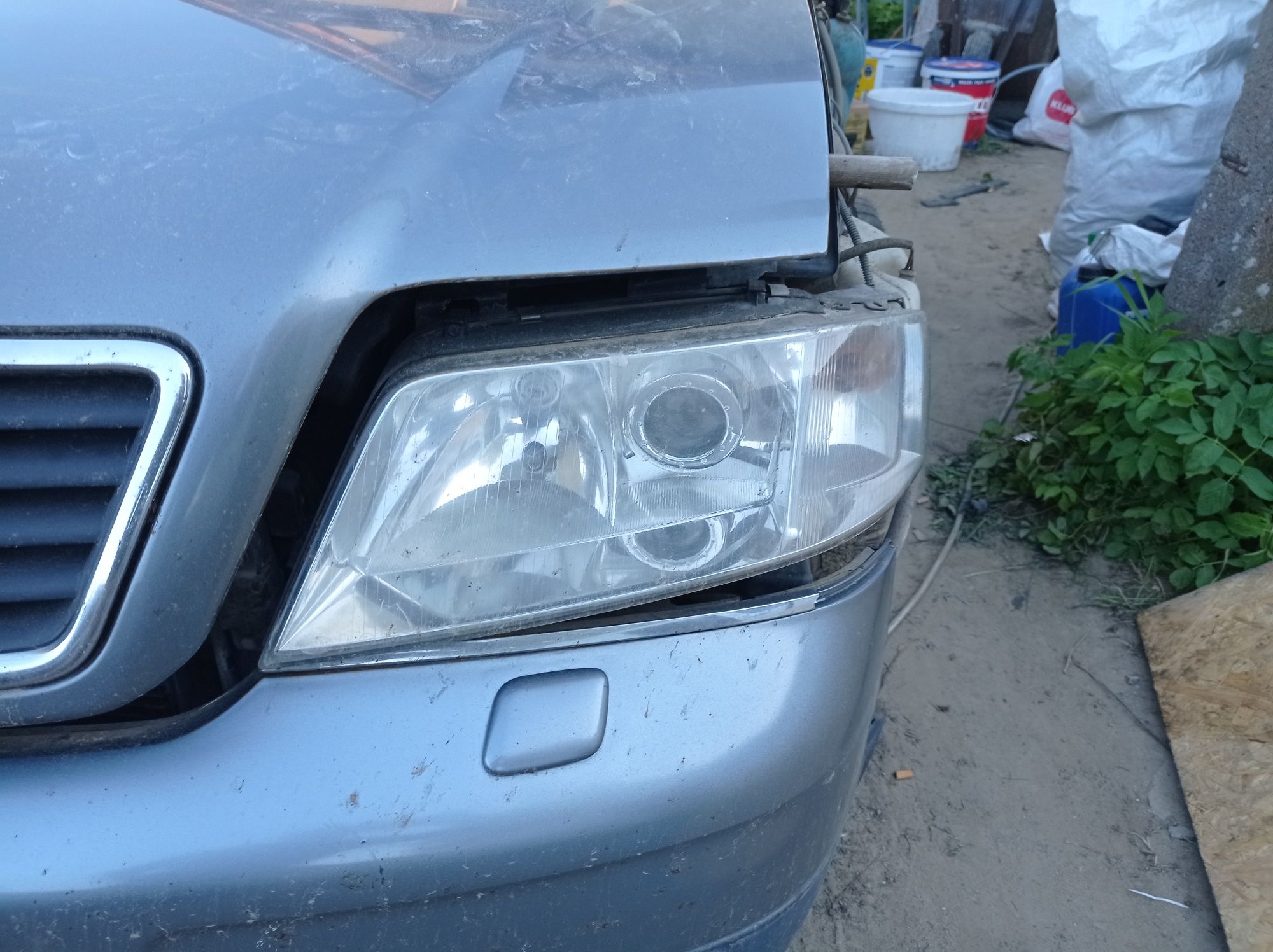 Audi A6 C5 kombi reflektor lampa prawa soczewka 2000 rok