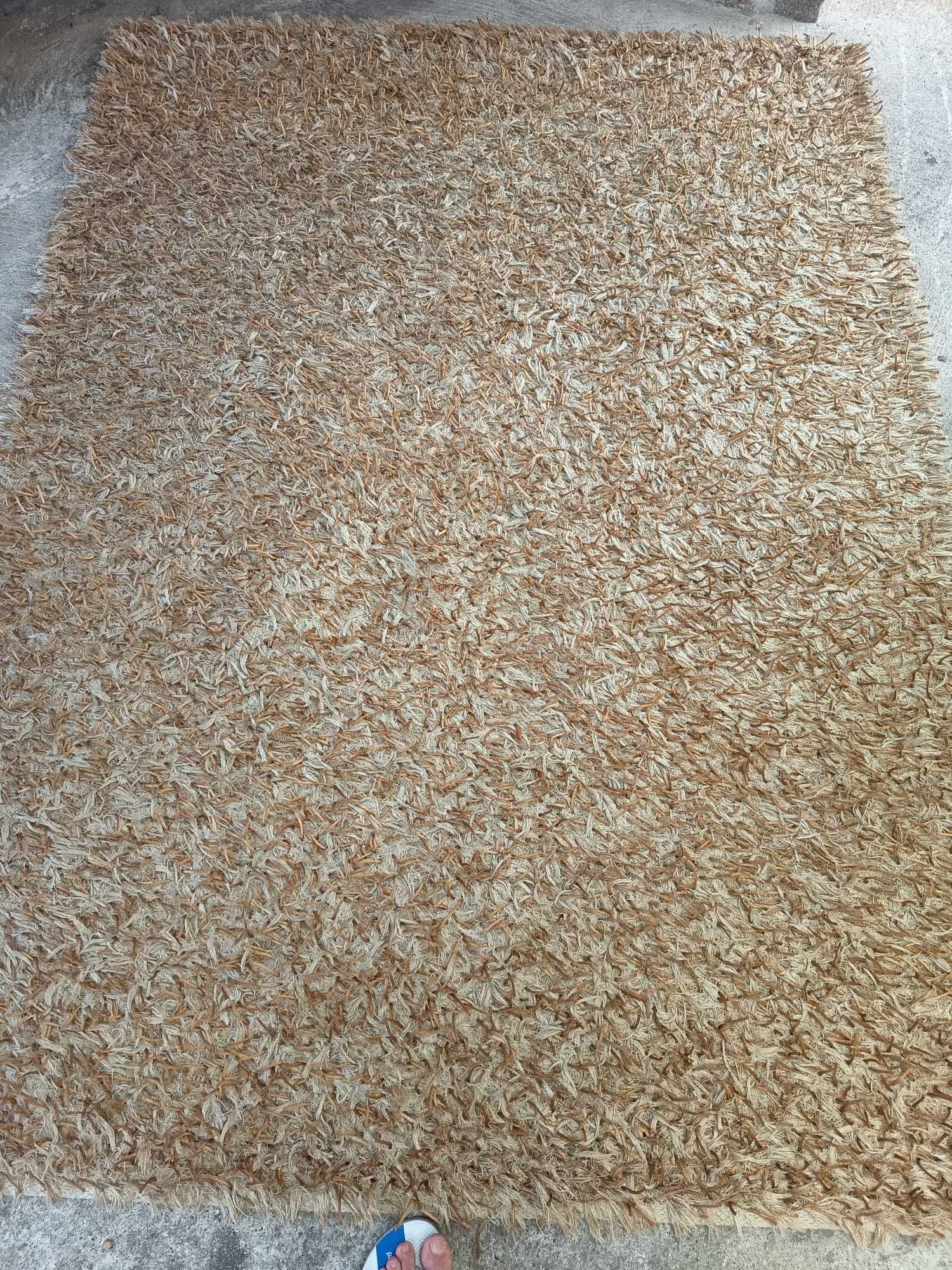 Tapete peludo 1,90x1,40m em ótimo estado