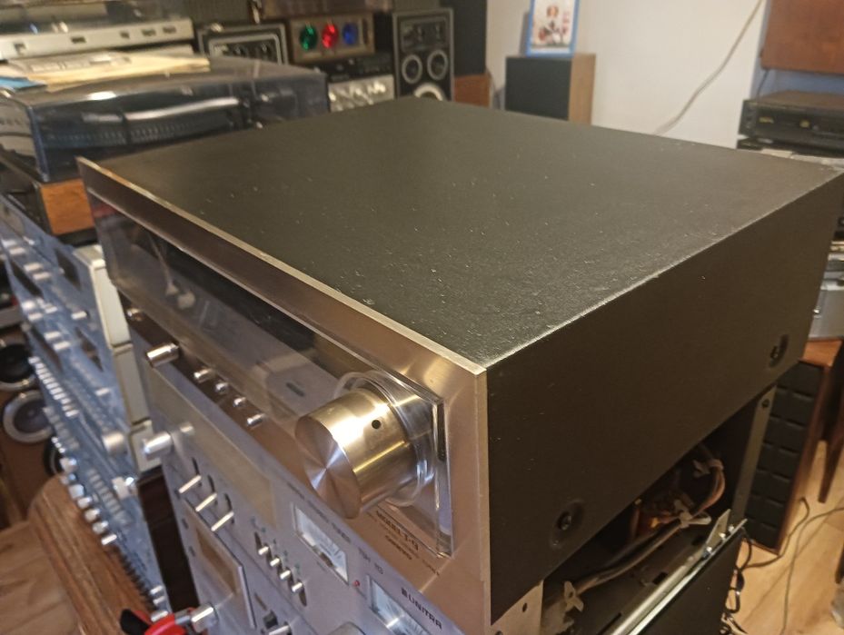 Tuner Onkyo Model T-9 Quartz Locked Stereo.