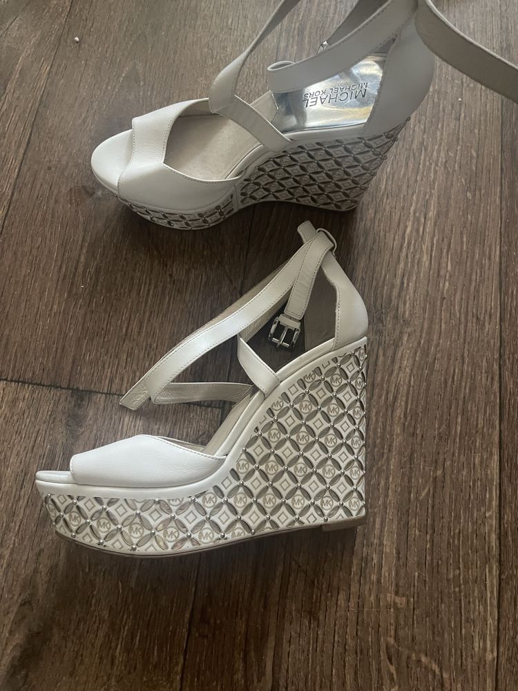 Кожаные бомоножки с моногамной танкеткой Michael Kors! Орининал! Недор