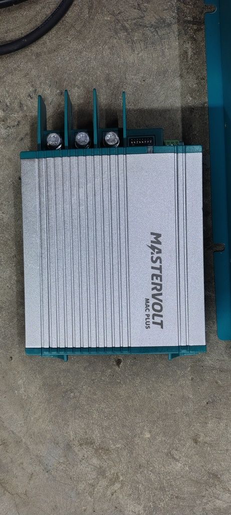 DC/DC конвертор MasterVolt Mac Plus 12/12V-50A