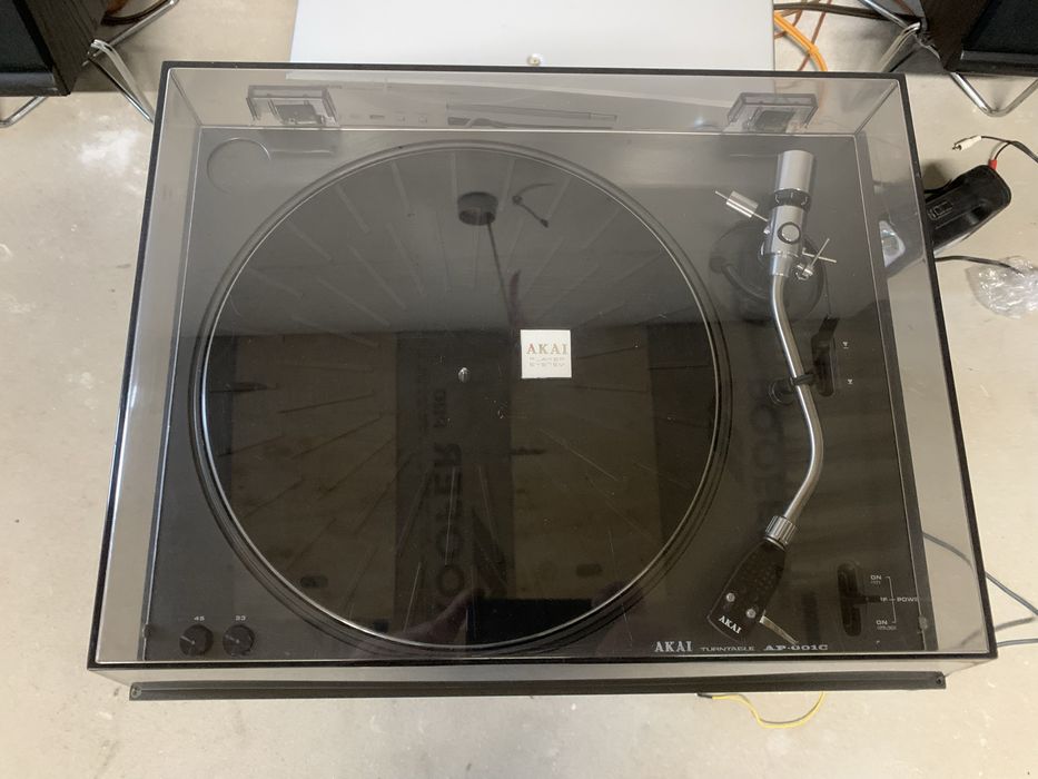Програвач вінілових платівок Akai AP-001C
