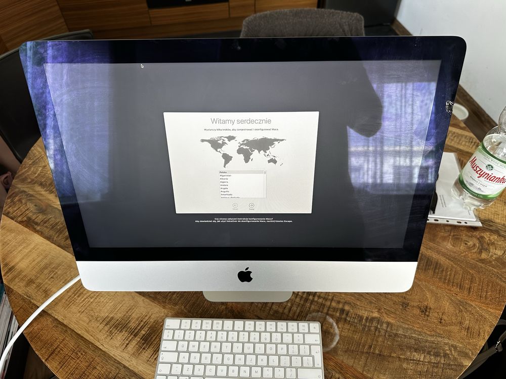 iMac 21.5”, Intel core 1.6GHz i5, 8GB RAM, 1TB HDD