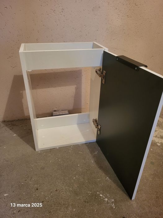 Szafka łazienkowa wisząca