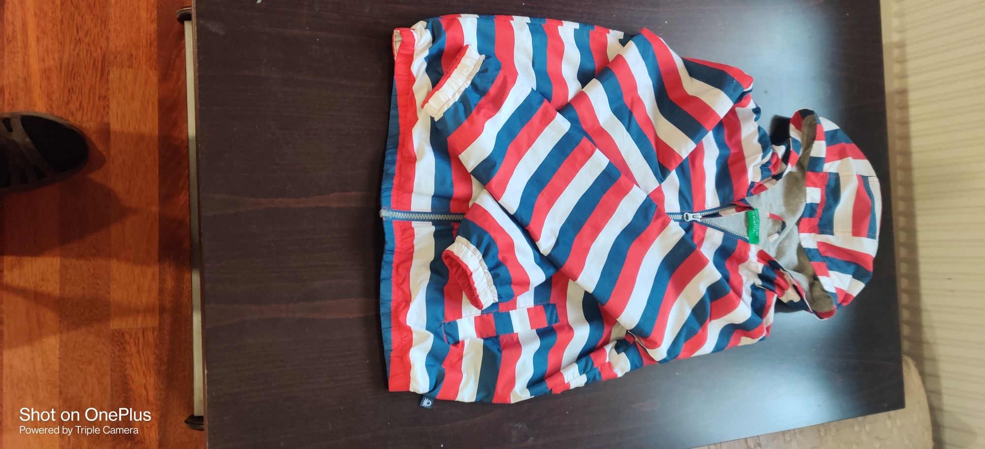 Продам ветровку на мальчика BENETTON.
