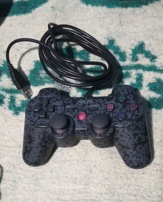 Comando da PlayStation e Xbox a funcionar no pormenor