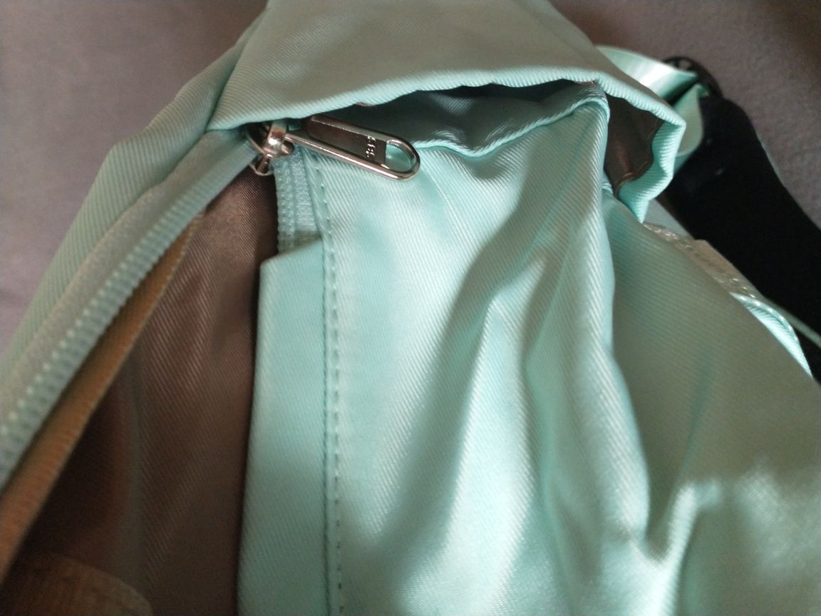 Klasyczny plecak koloru mietowego