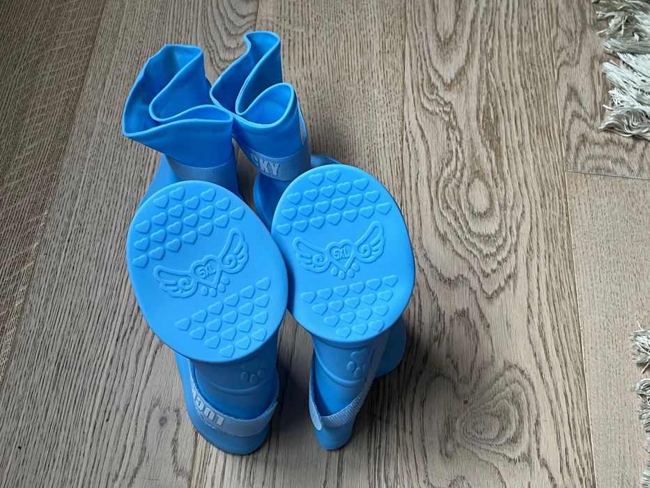 Buty dla pieska wodo szczelne.