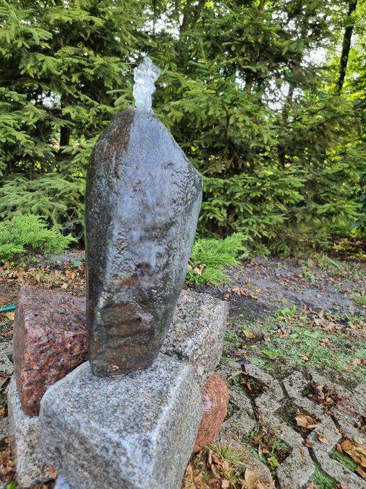 Kamień fontanna ogrodowa