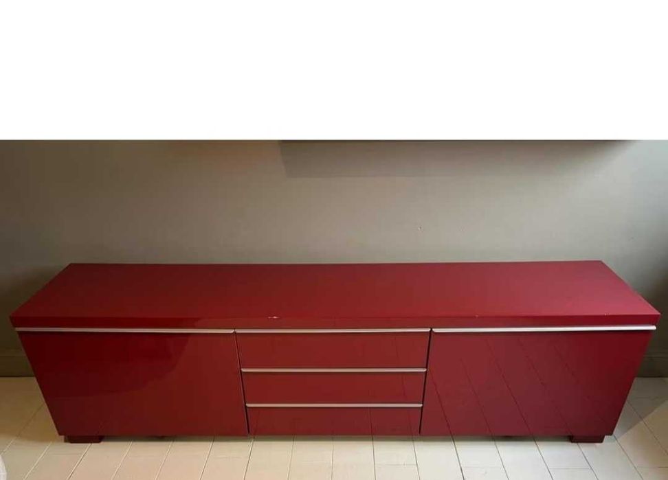Móvel baixo vermelho brilhante Ikea