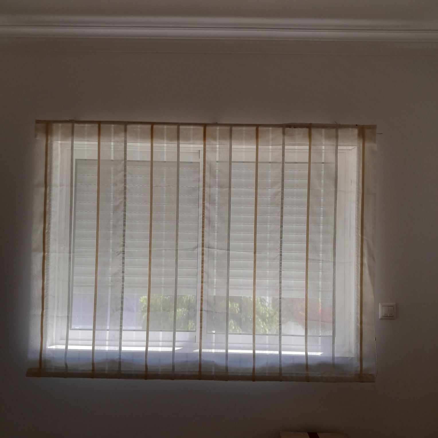 Cortinado veneziano organza, branco pérola com pequenos  veios