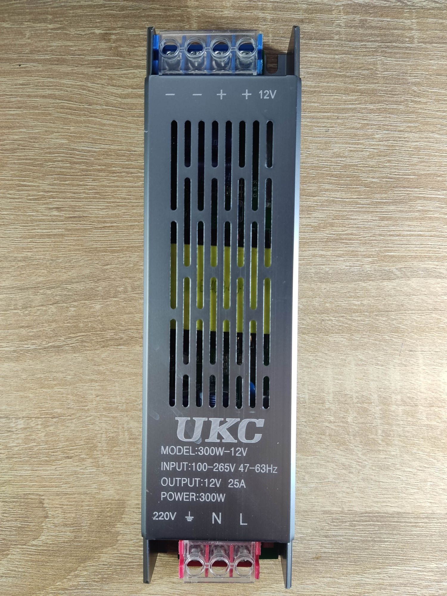 Блок питания импульсного типа METAL 12V 25A для светодиодных лент 9520
