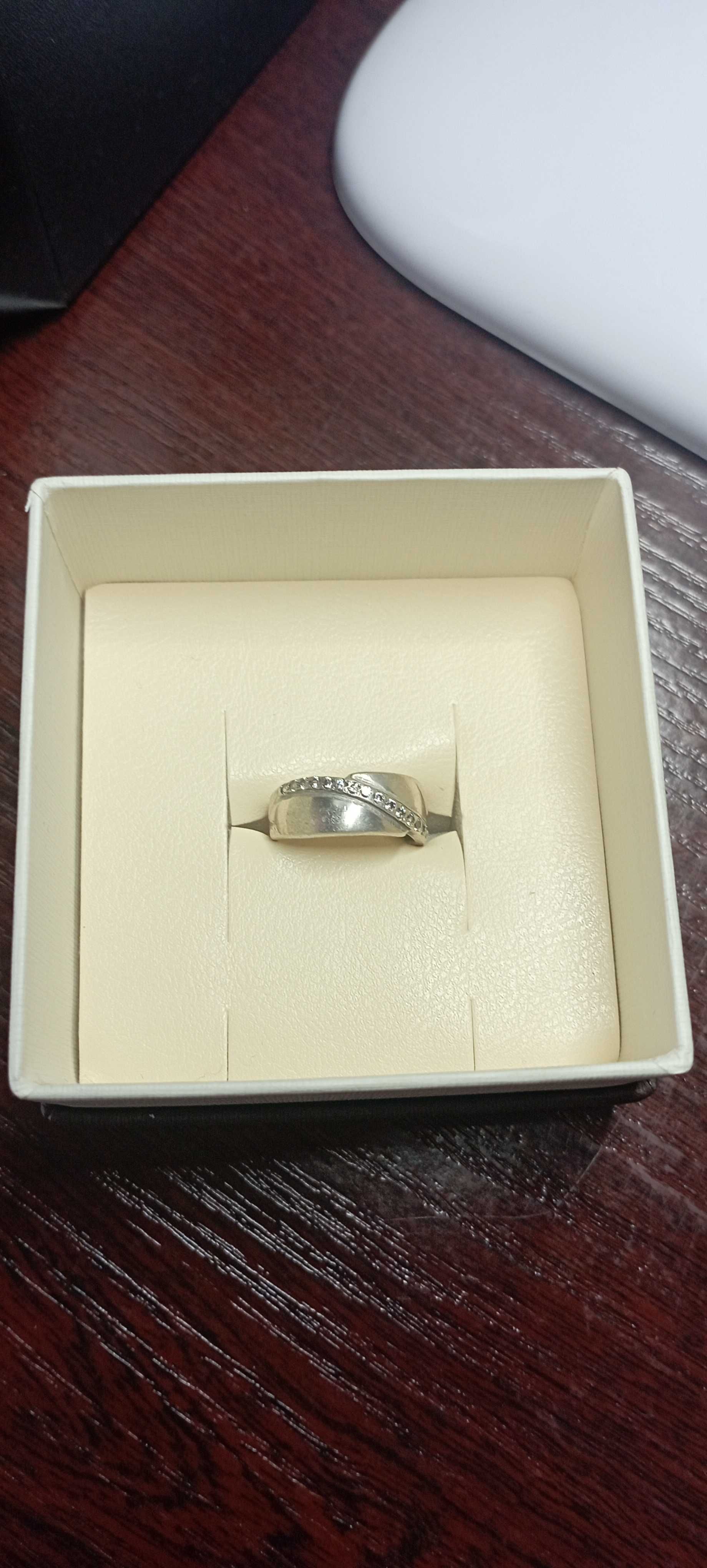 Серебряное кольцо