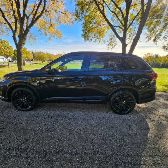 Mitsubishi Outlander SE      2020