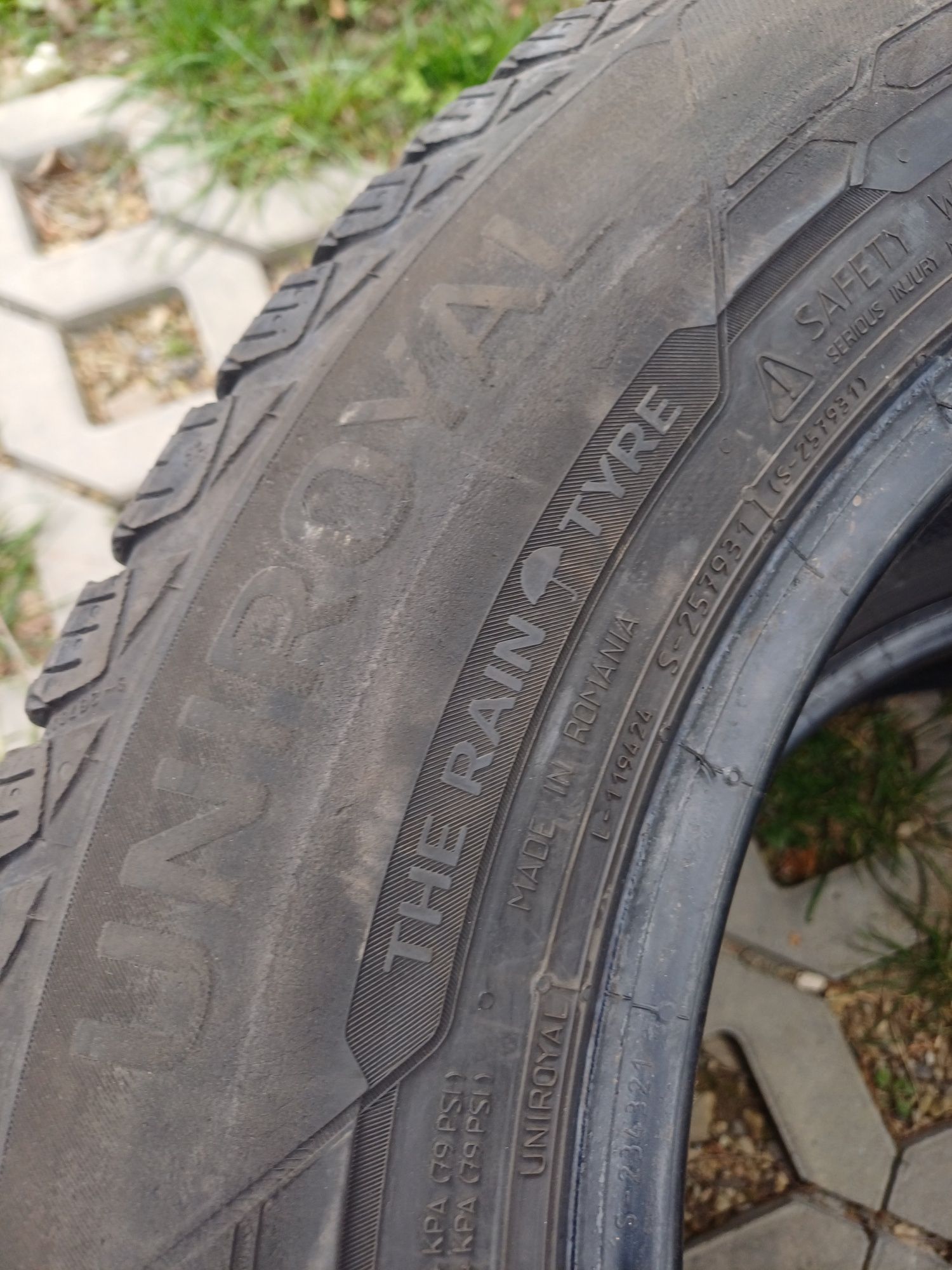 2 opony zimowe 215/65r16c UNIROYAL 2021r 6mm