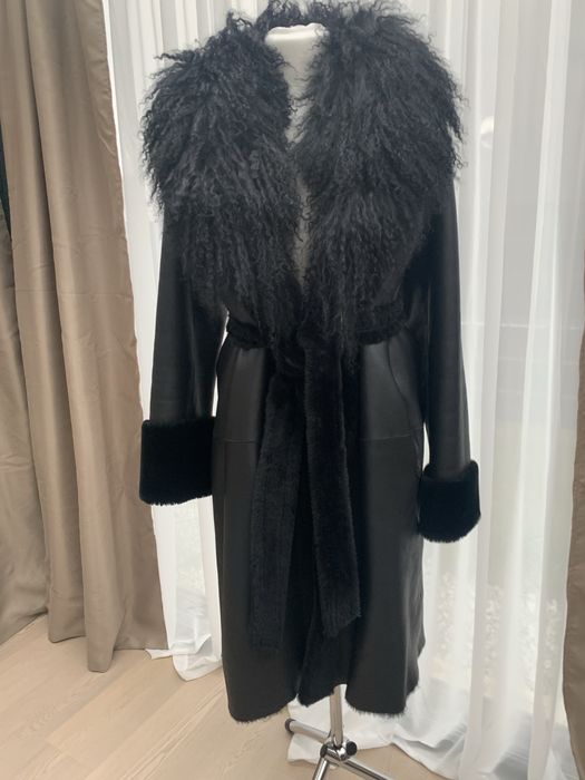Nowy kożuch czarny firmy Ochnik