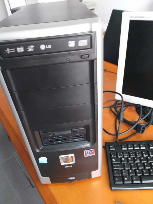 Computador de secretaria usado