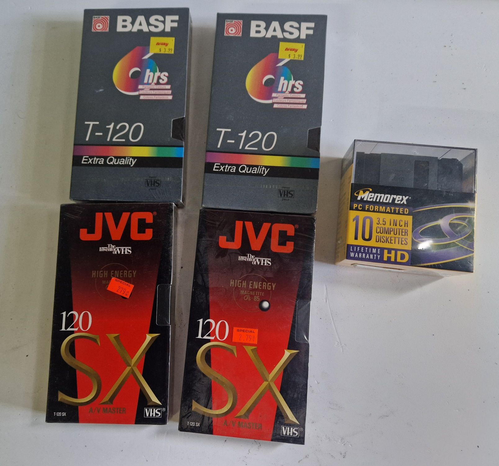 4 VHS Seladas + 10 Diskettes Seladas