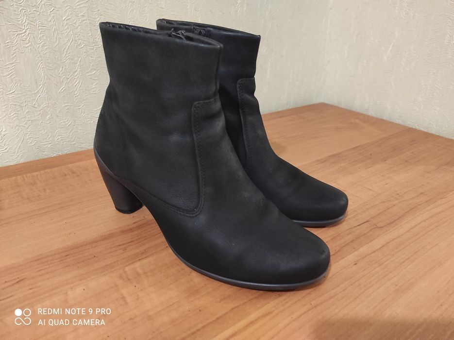 Ботинки жіночі демісезонні Ессо, розмір 39, натуральний нубук