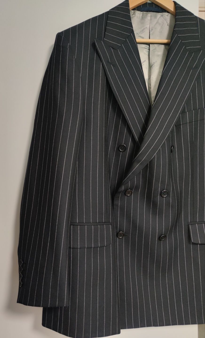 Стильний піджак від англійського бренду aquascutum