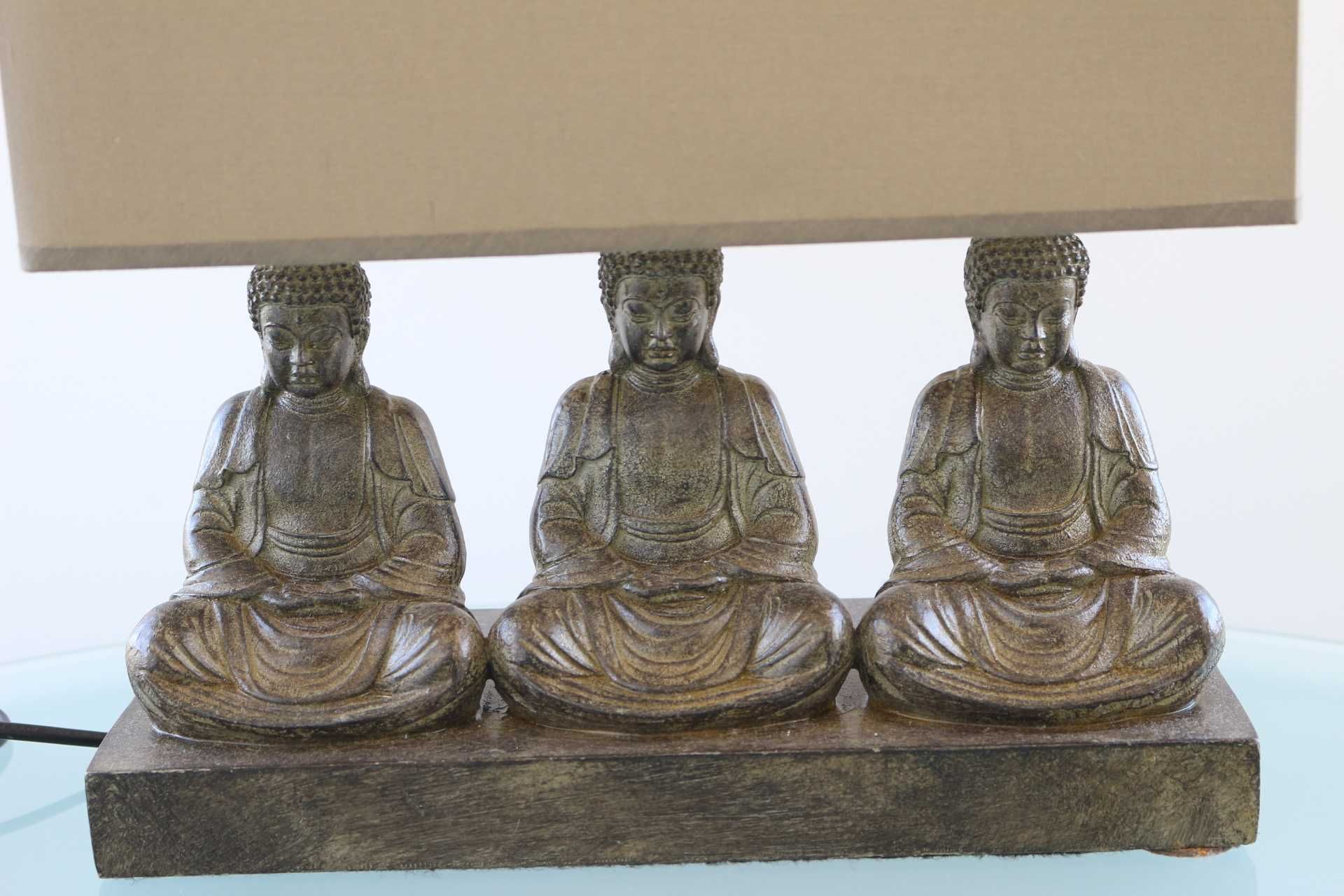 Candeeiro base 3 budas tons castanho estilo Oriental