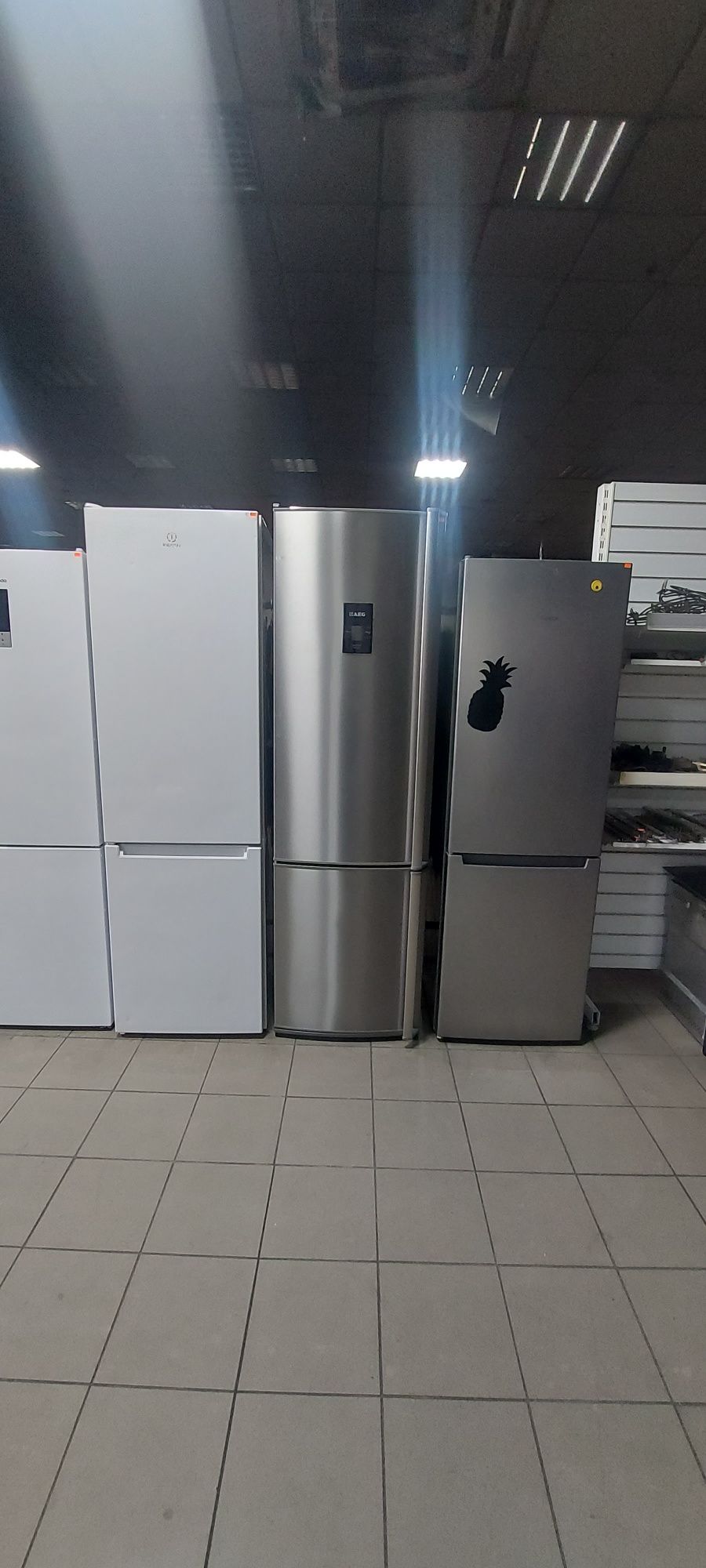 Холодильник  AEG S83600CMMO