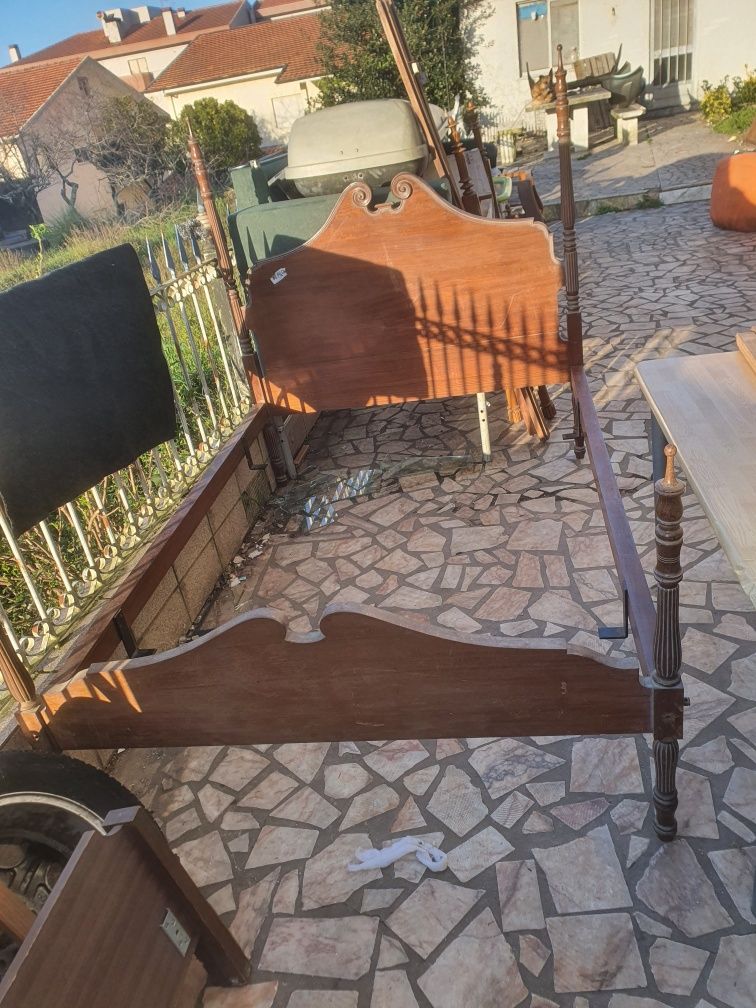 Camas casal vendo com.oferta de colchão
