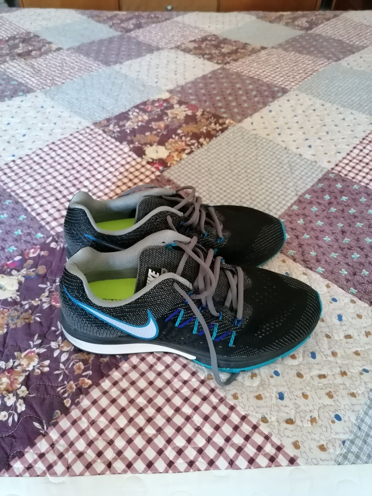 Sapatilhas Nike Zoom Vomero 10 - tamanho 44