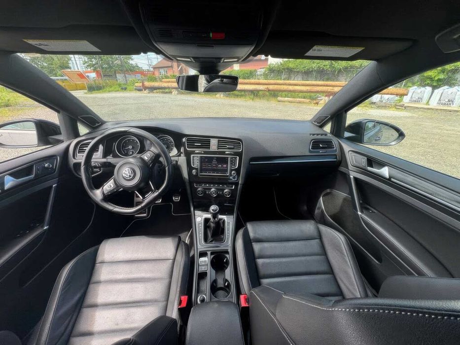 Volkswagen Golf R 4-Door AWD      2017