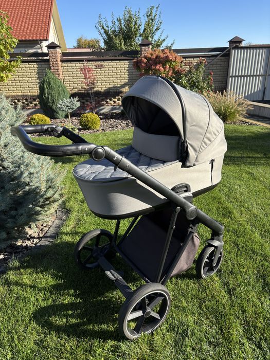 Коляска Roan Ivi колір сірий/ гарний стан