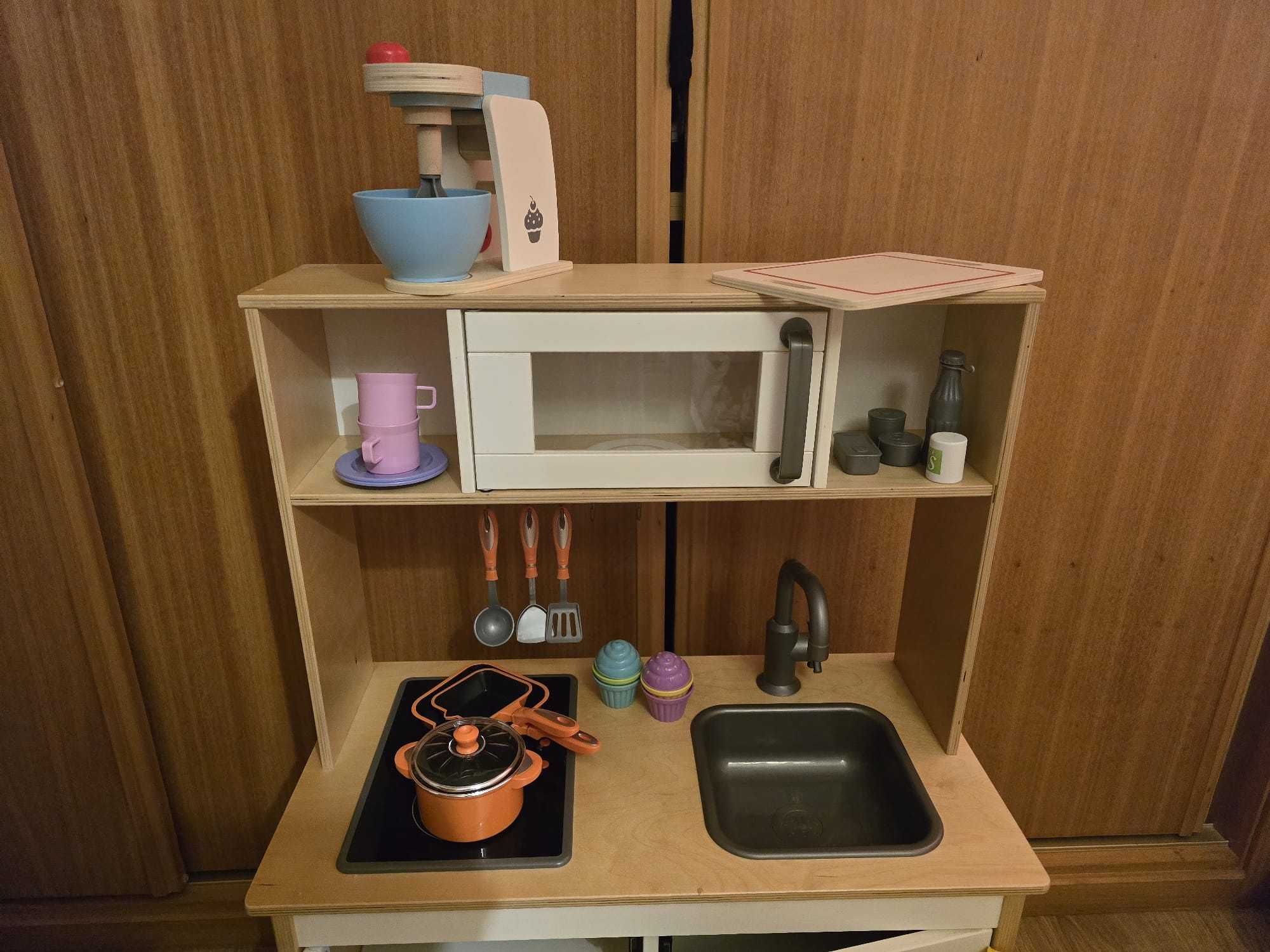 Cozinha de brincar IKEA DUKTIG, e imensos acessórios, excelente estado