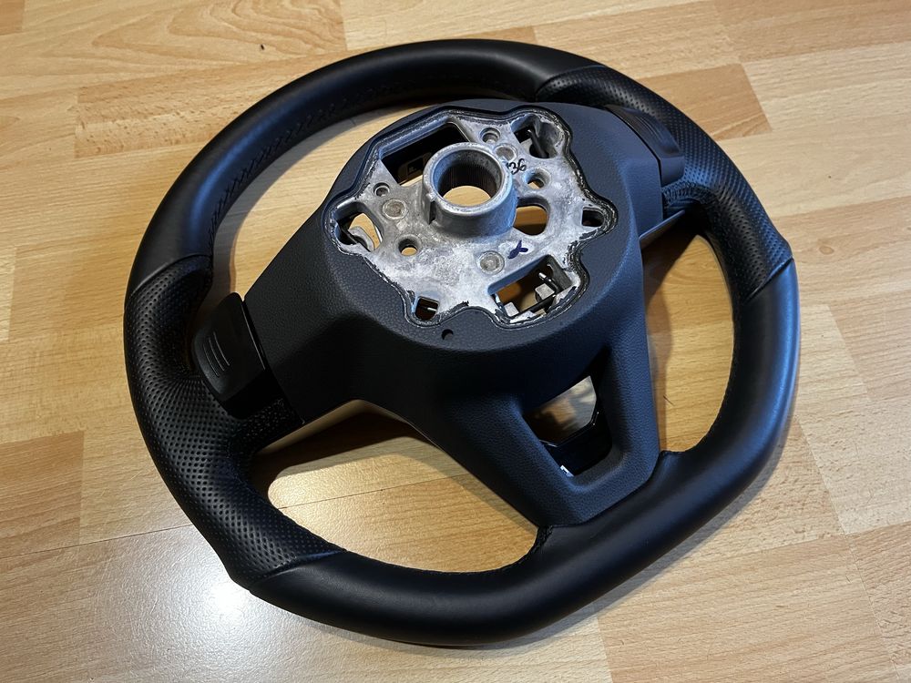 Idealna kierownica R-line VW Golf 8, Passat, Arteon, dotykowa 2020r
