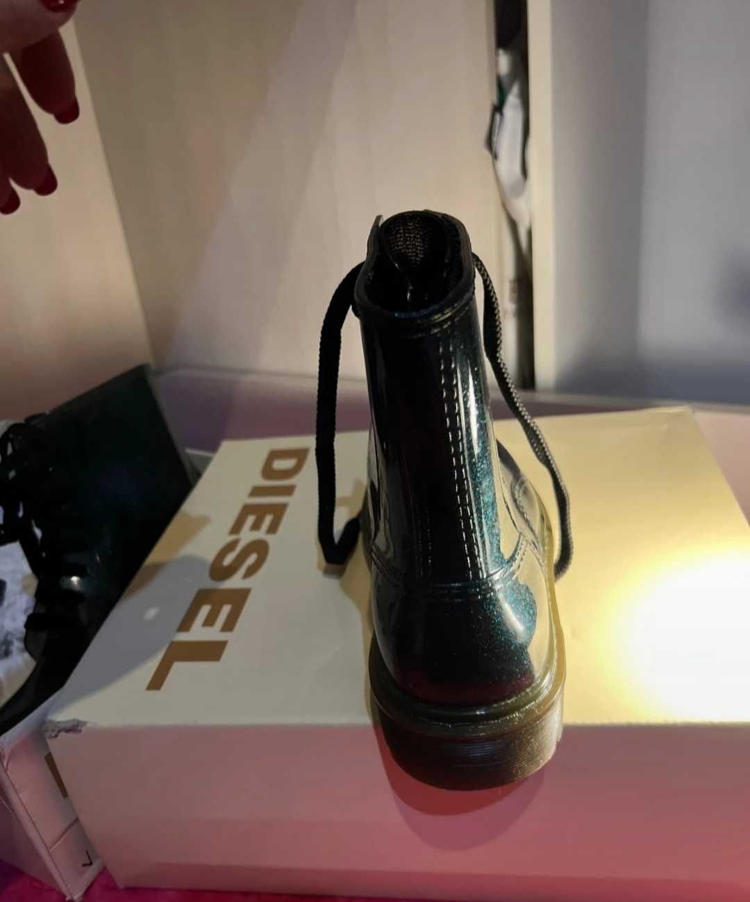 Чоботи  оригінальні Diesel 37р