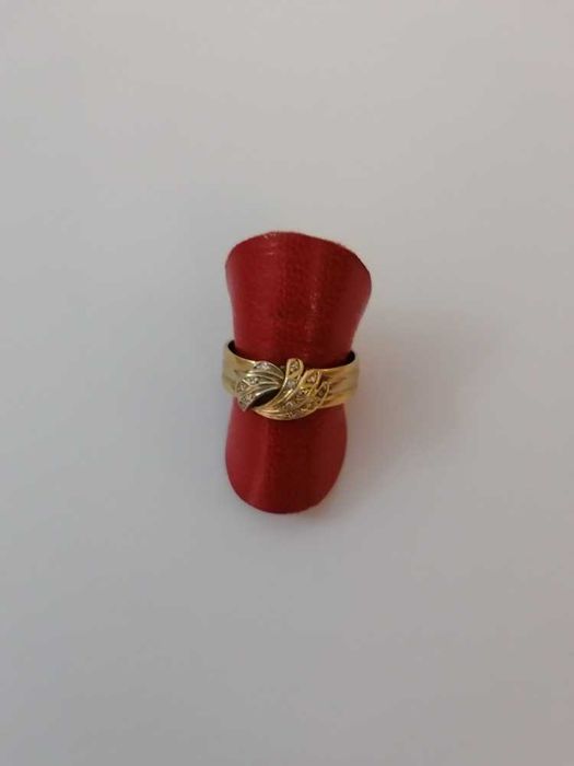Anel de criança em ouro e diamantes