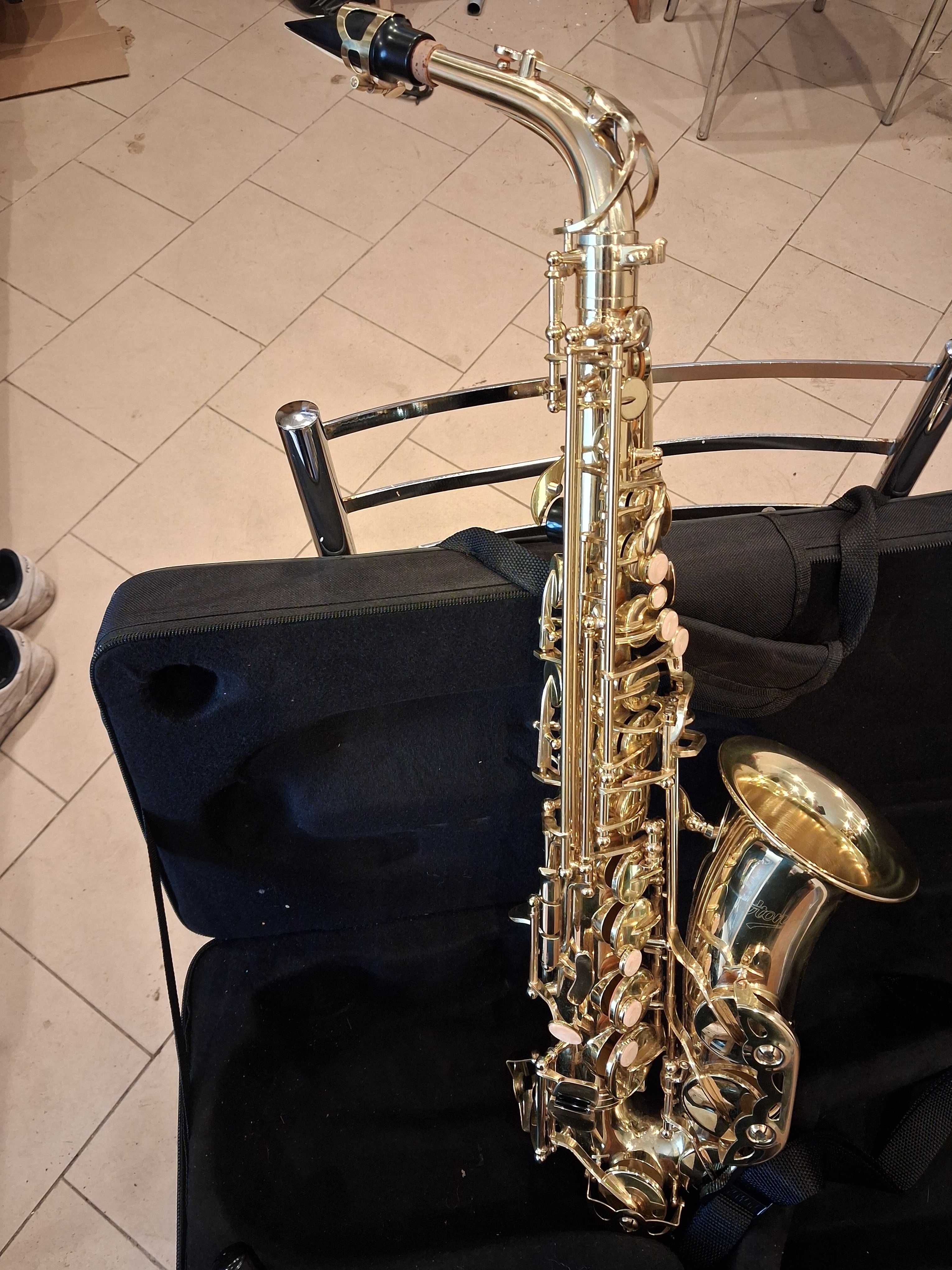 sprzedam saksofon alt V-tone As 100