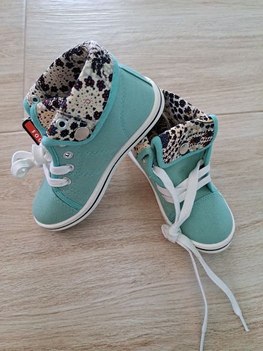 Nowe trampki dziewczęce r.28