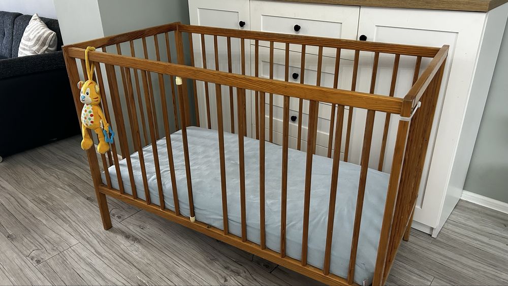 Łóżeczko dziecięce z materacem