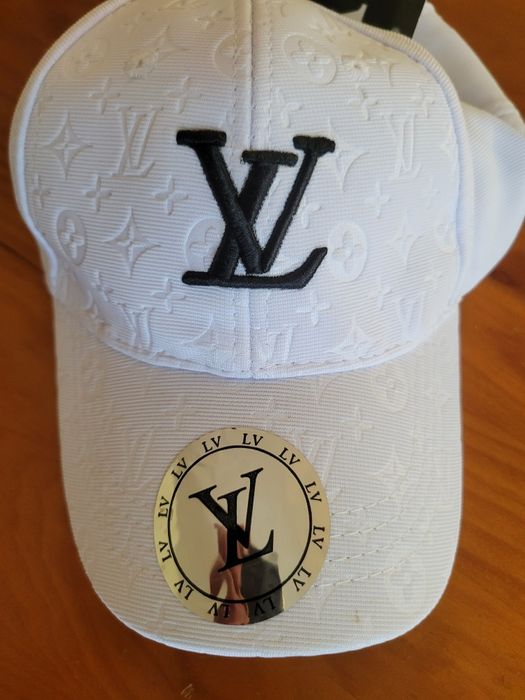 Boné LV branco novo